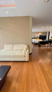 Deluxe Suite, 1 King Bed