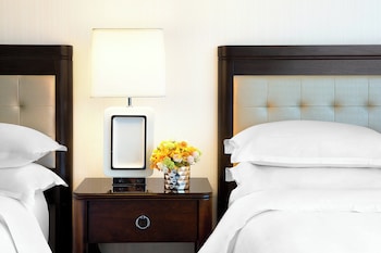 Room, 2 Double Beds (Low Floor)