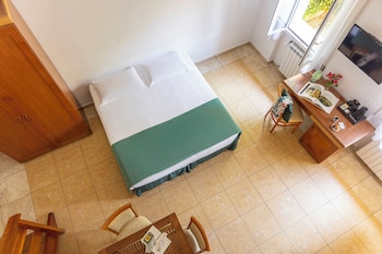 Basic Studio, Multiple Beds (Smart)