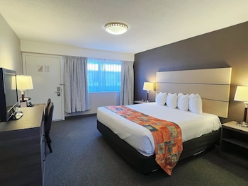 Deluxe Room, 1 King Bed