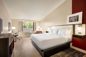 Room, 1 King Bed, Non Smoking (Newly Renovated)