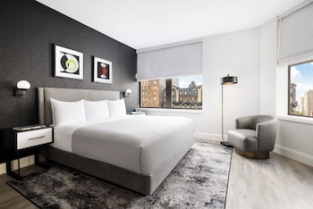 Deluxe Room, 1 King Bed (Broadway View)