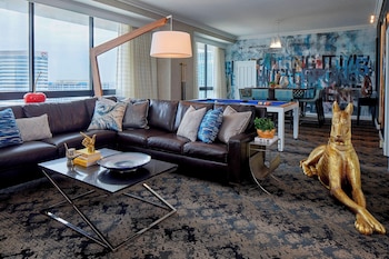 Presidential Suite, 1 King Bed, Smoking