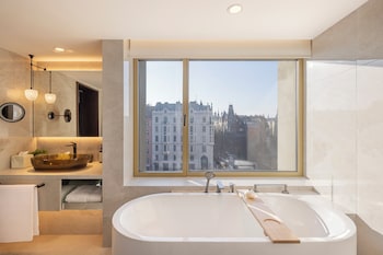 One Bedroom Suite, River View