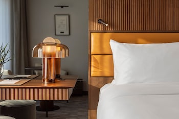 Fairmont Room, 2 Twin Beds, River View