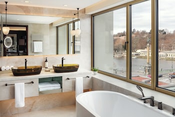 Signature Twin Room, 2 Twin Beds, River View