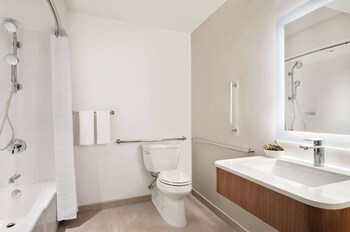 Room, 2 Queen Beds (Accessible Tub)