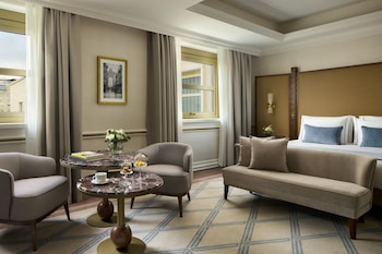 Junior Suite (Signature Extra Bed 2 Ad + 1 Ch)