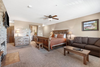 2-BD Condo - Terrace Level - 1201