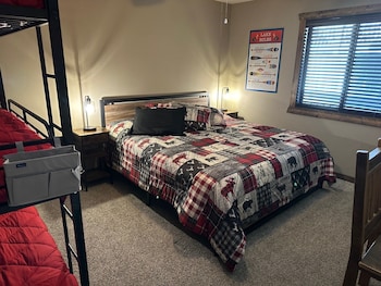 1-BD Lake View Condo - Walk-In Level - 1108B