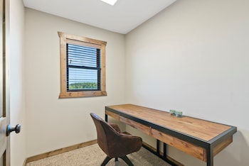 3-BD Lake View Condo W/ Loft - Penthouse Suite - 1209