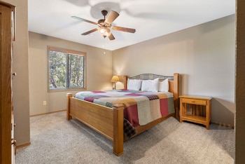 2-BD Waterfront Penthouse Condo 610