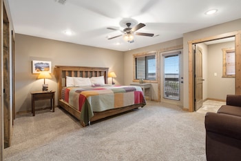 3-BD Lake View Condo W/ Loft - Penthouse Suite - 1115