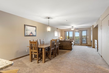 1-BD Lake View Condo - Walk-In Level - 1508