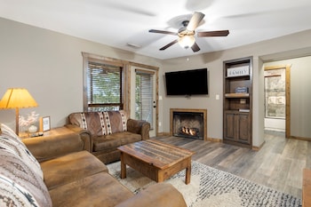 4-BD Waterfront Condo - Walk-In Level - 506