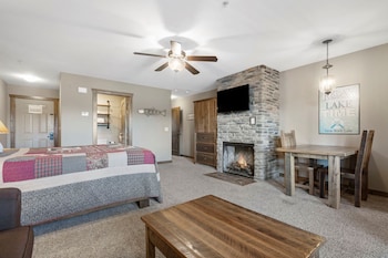 2-BD Lake View Condo - Walk-In Level - 1108