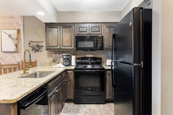 1-BD Lake View Condo - Walk-In Level - 1207