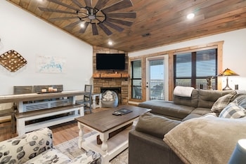 3-BD Lake View Condo W/ Loft - Penthouse Suite - 1209