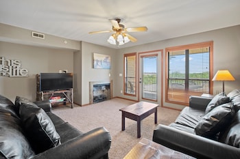 1-BD Lake View Condo - Walk-In Level - 1507B