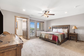 3-BD Lake View Condo - Walk-In Level - 1506