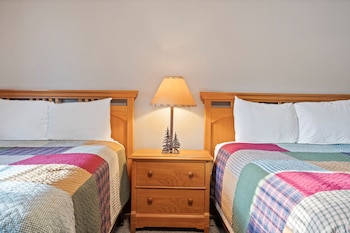 2-BD Waterfront Penthouse Condo 611