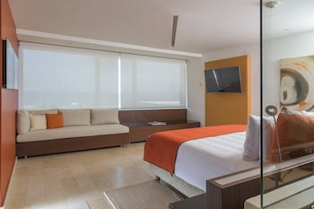 Room, 1 King Bed, Club Lounge Access, Lagoon View (Lagoon View)