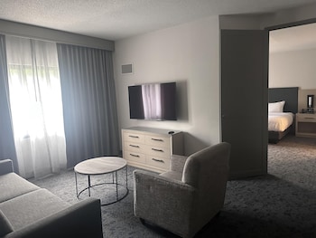 Suite, 1 King Bed, Non Smoking