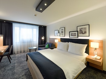 Standard Room, 1 Queen Bed
