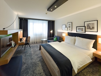 Standard Room, 1 Queen Bed (Top Floor)