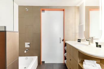 Suite, 1 King Bed with Sofa bed, Tower