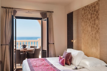 Suite, 1 King Bed, Beachside (Sea View Terrace)