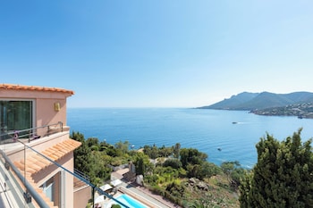 Suite, 1 Twin Bed, Sea View (Hillside Rooftop)