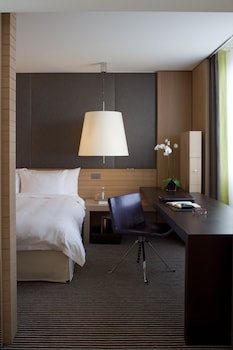 Presidential Suite, Lake View