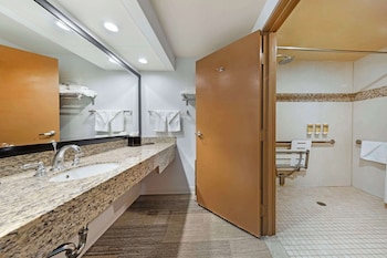 Accessible 2 Queen Beds w/ Roll-In Shower
