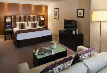 Deluxe Suite, 1 King Bed with Sofa bed (Junior King Suite)