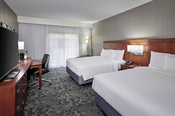 Room, 2 Queen Beds (Mobility/Hearing Access, Roll-In Shwr)