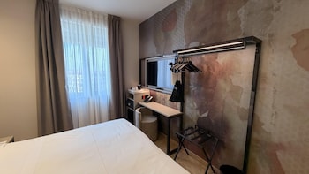 Comfort Room, 1 King Bed, Non Smoking (Converts to 2 Twin Beds)