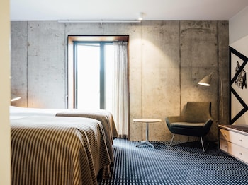 Room (Annex)