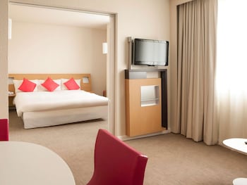 Suite, 1 Queen Bed with Sofa bed
