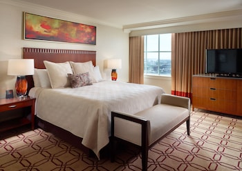 Suite, 1 King Bed, Corner