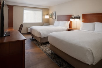 Traditional Room, 2 Queen Beds (Mobility/Hearing Accessible, Tub)