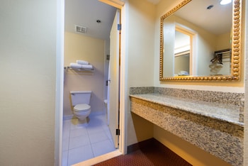 Accessible King, Roll-in Shower