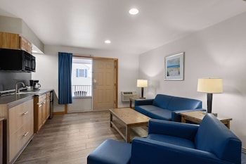 Suite, 1 King Bed, Non Smoking (First or Second Floor)