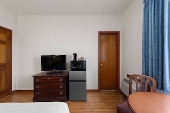 Room, 1 Queen Bed, Non Smoking (Compact, First or Second Floor)