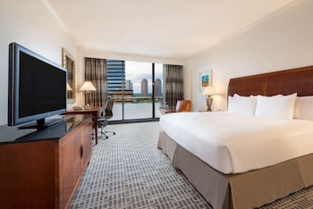 Premium Room, 1 King Bed, Corner