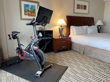 Room, 1 King Bed (Peloton Bike)
