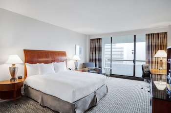 Standard Room, 1 King Bed, Accessible, Bathtub
