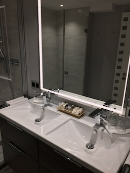 Deluxe Quadruple Room, 2 Bedrooms, Non Smoking (Air Conditioning)