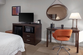 Standard Room, 1 King Bed, Accessible Bathtub (Communications)