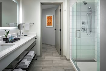Deluxe Room, 2 Queen Beds, Resort View, Balcony,(Tower)